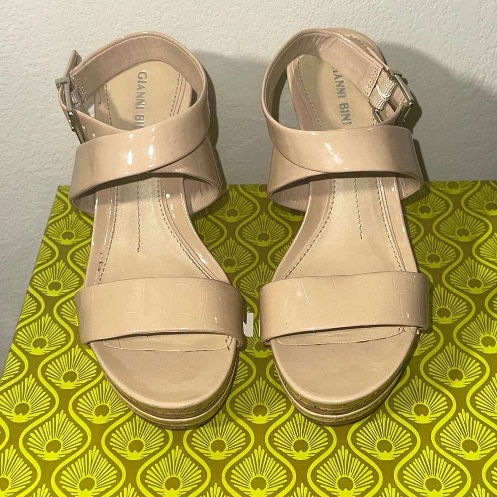 Gianni Bini Beige Patent Leather Cork Wedge‎ Platform Heels Women's Size 8.5